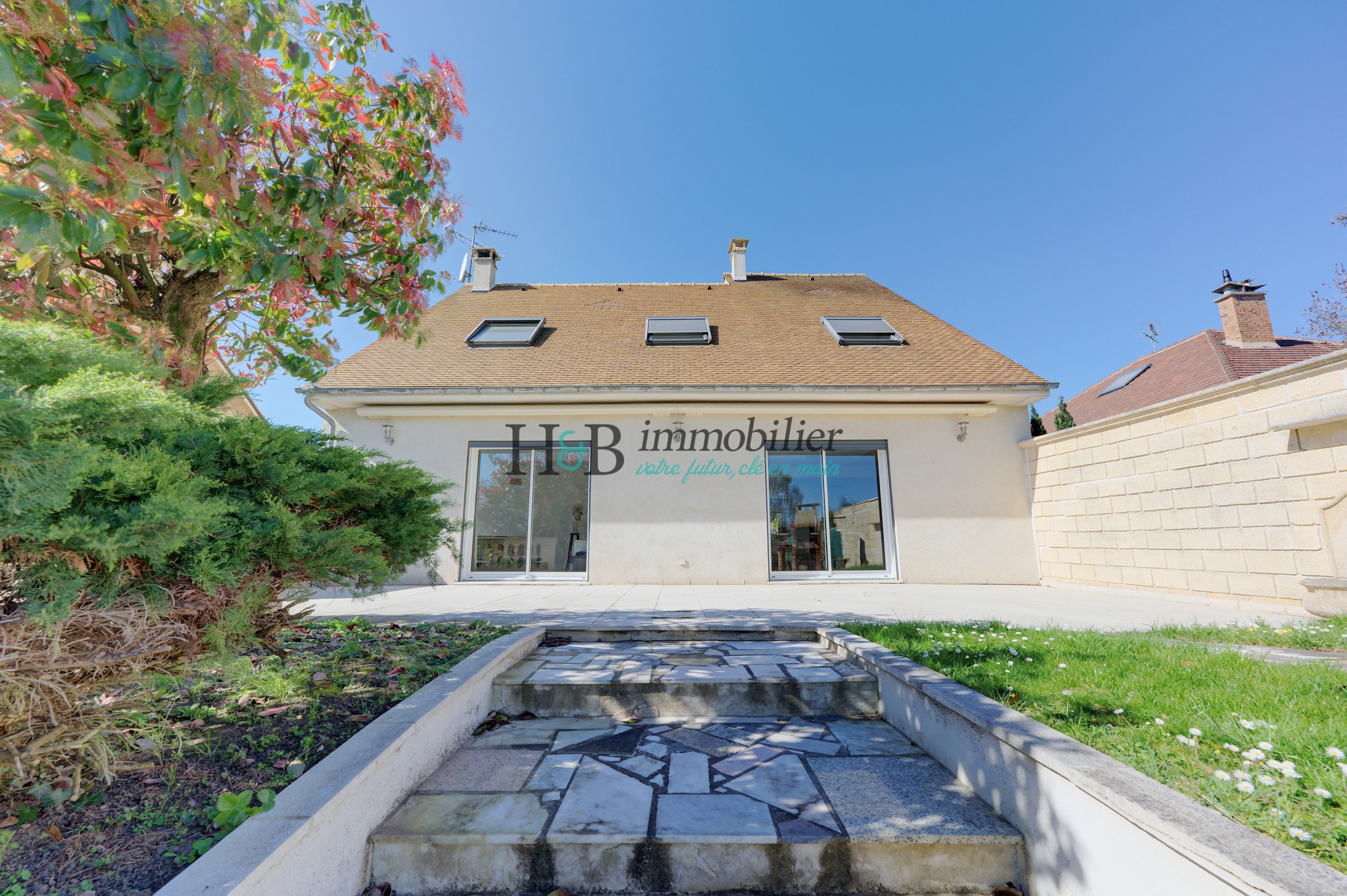Maison 283m² — Vert-le-Grand